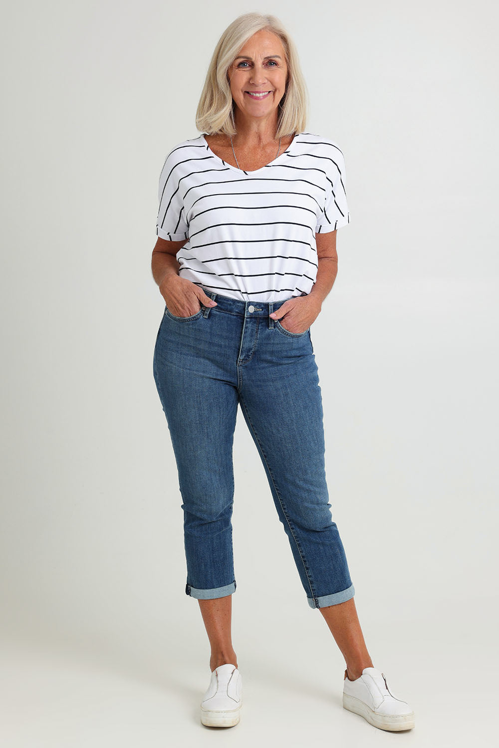 Model Sandy wearing the Chloe Capri Jean in colour Costabrava (Blue), from the front, showing the whole outfit