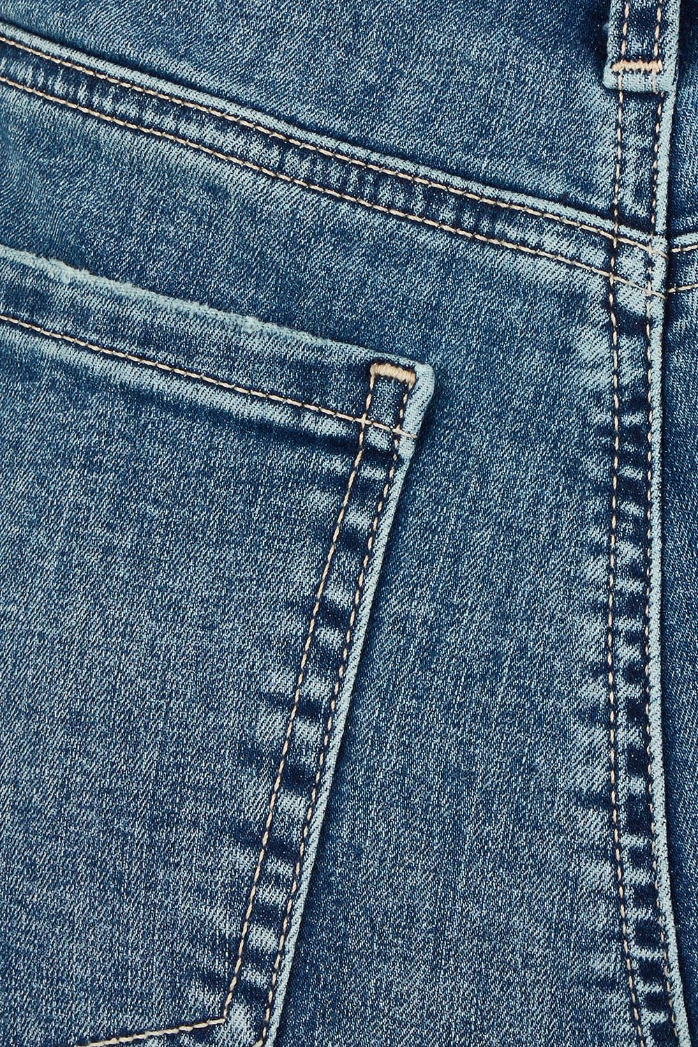 Product shot of the Chloe Capri Jean in colour Costabrava (Blue), detail