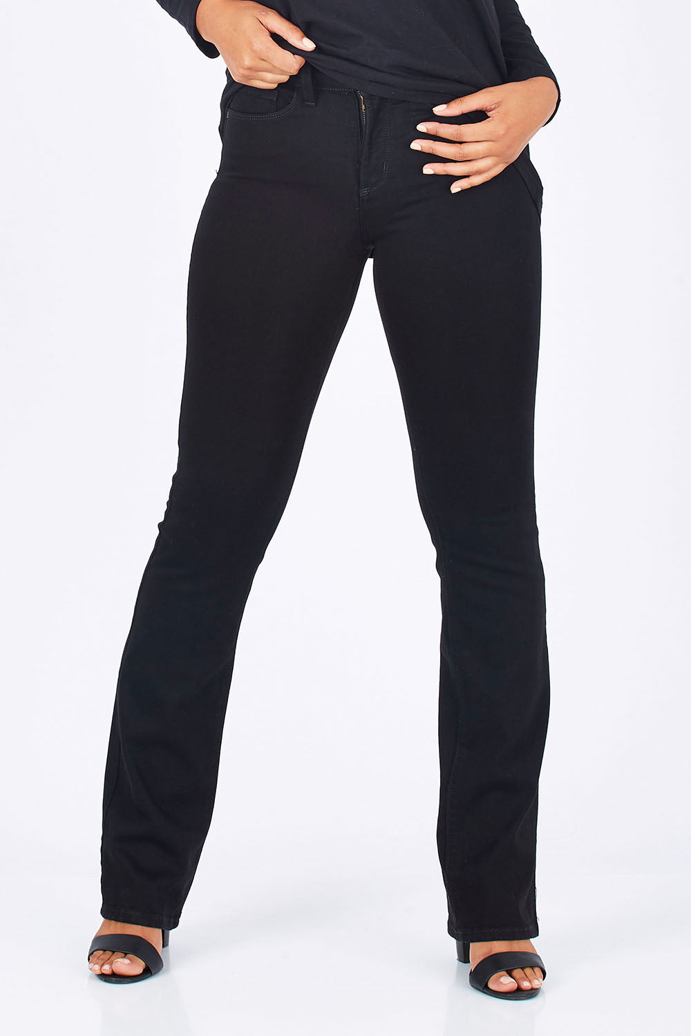 Model Summer wearing the Barbara Bootcut in colour Black (Black), from the front, cropped image