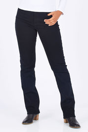 Model Summer wearing the Marilyn Straight in colour Black (Black), from the front, cropped image
