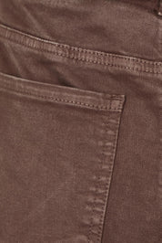 Product shot of the Marilyn Straight Jean in colour Coffeebean, detail