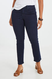 Model Noli wearing the Sheri Slim Jean in colour Rinse (Blue), from the front, cropped image