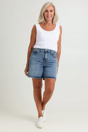 Model Sandy wearing the High Rise Birkin Relaxed Short in colour Majorca (Blue), from the front, showing the whole outfit