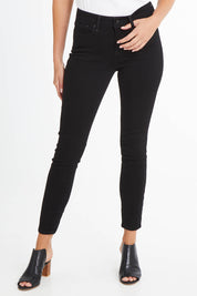 Model Madeline wearing the Ami Skinny Jean in colour Black (Black), from the front, cropped image