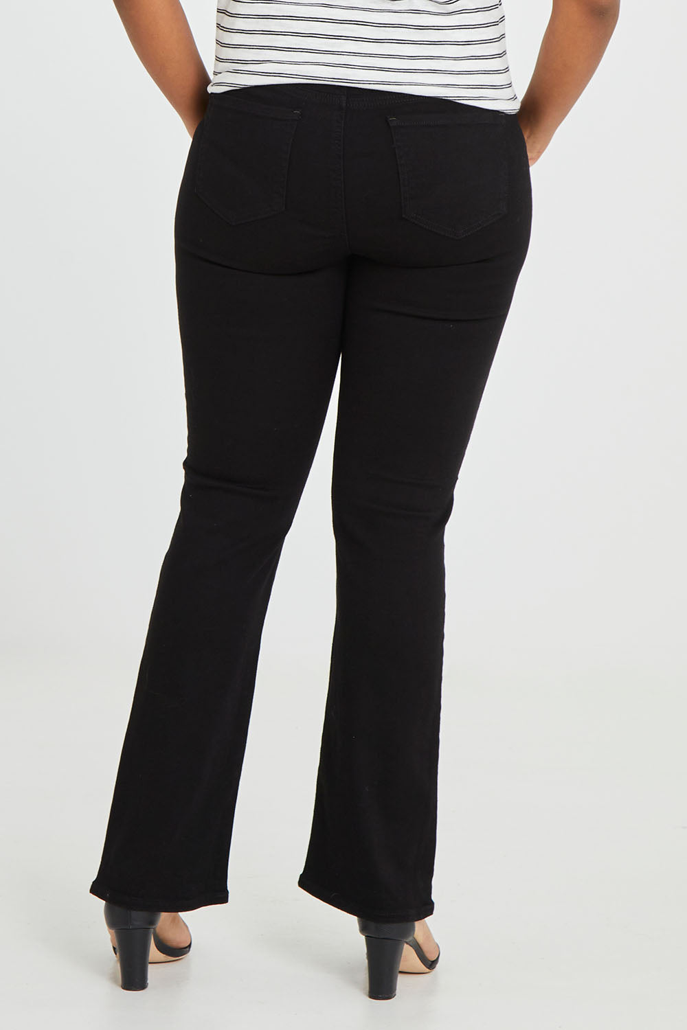 Model Noli wearing the Barbara Bootcut Jean in colour Black (Black), from the back