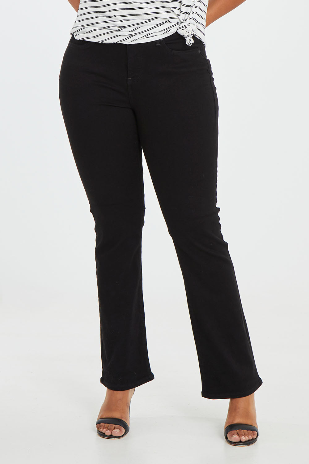 Model Noli wearing the Barbara Bootcut Jean in colour Black (Black), from the front, cropped image