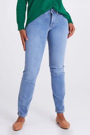 Model Olivia wearing the Marilyn Straight Jean in colour Haley (Blue), from the front, cropped image