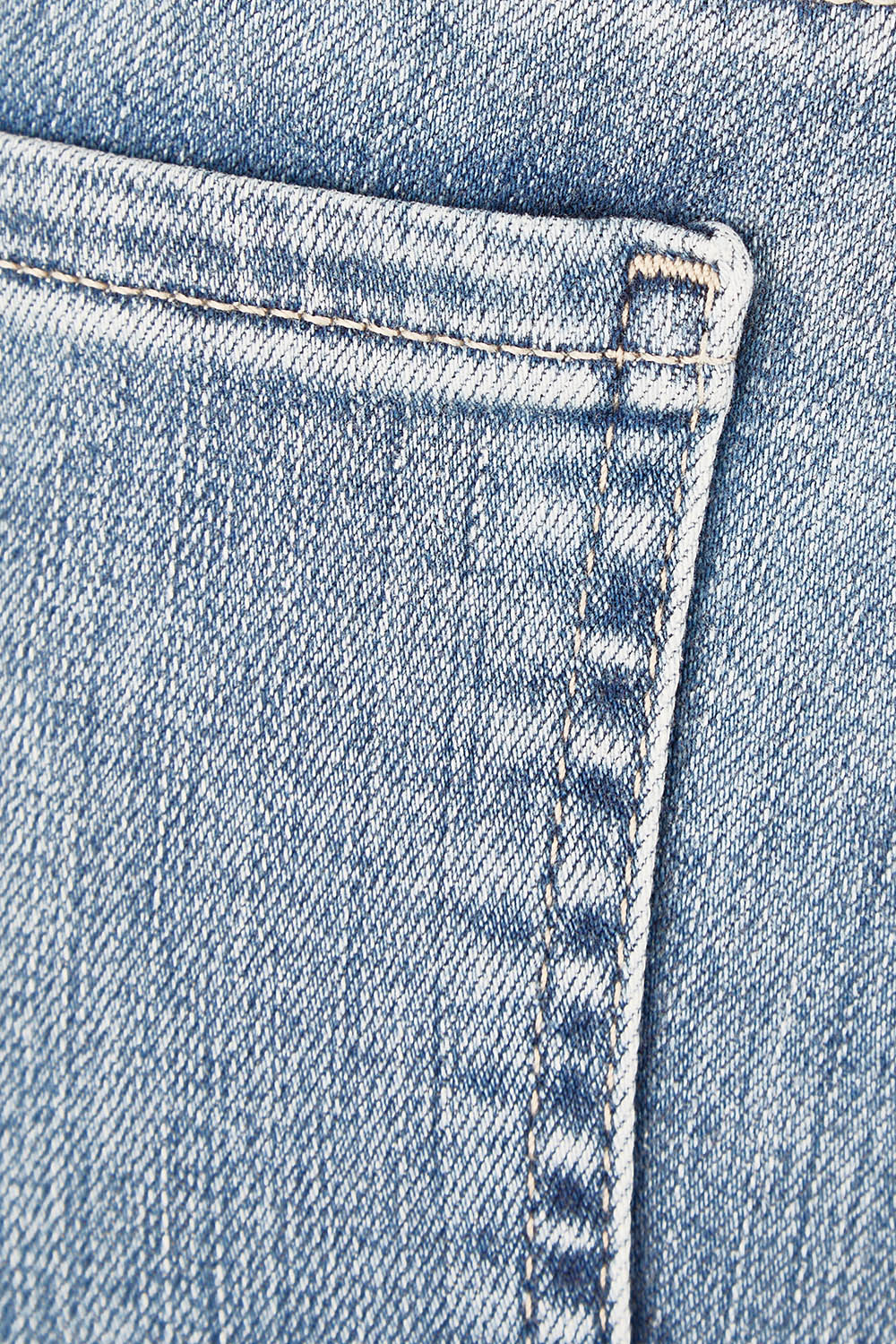 Product shot of the Marilyn Straight Jean in colour Haley (Blue), detail