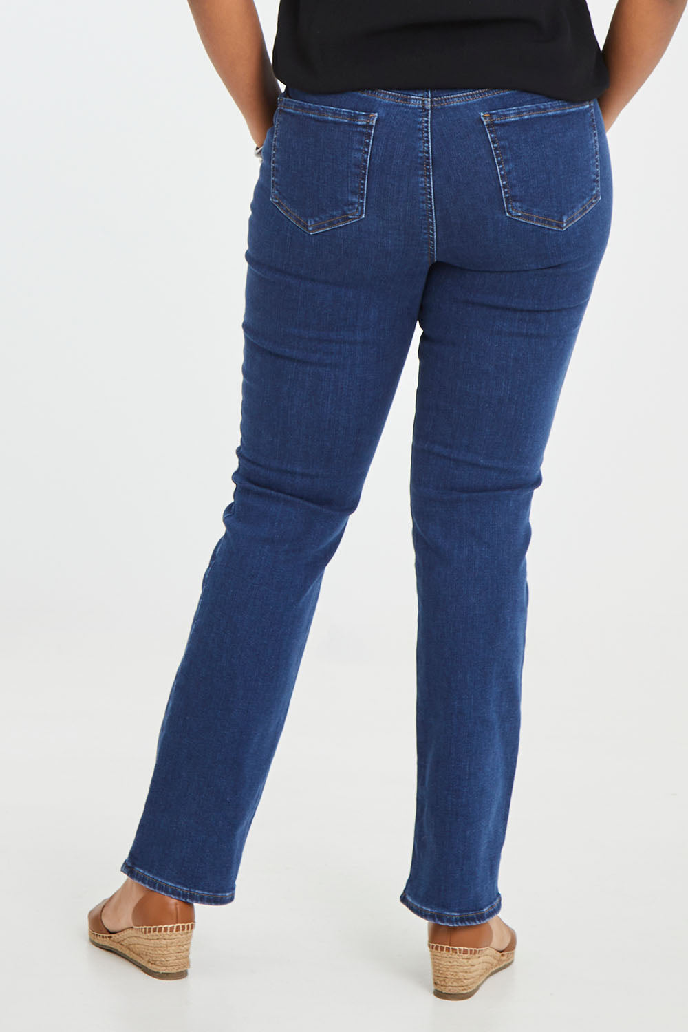 Model Noli wearing the Marilyn Straight Jean in colour Quinn (Blue), from the back