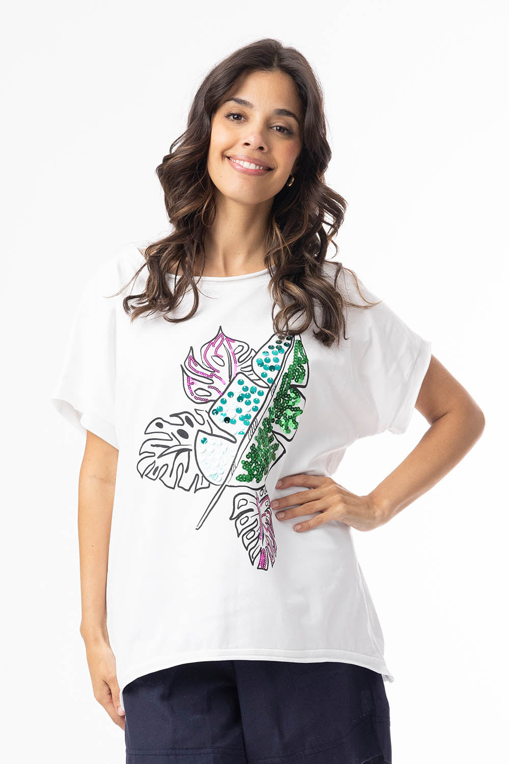 A model wearing the Embellished Cotton Tee in colour Whitepalm (White), from the front, cropped image