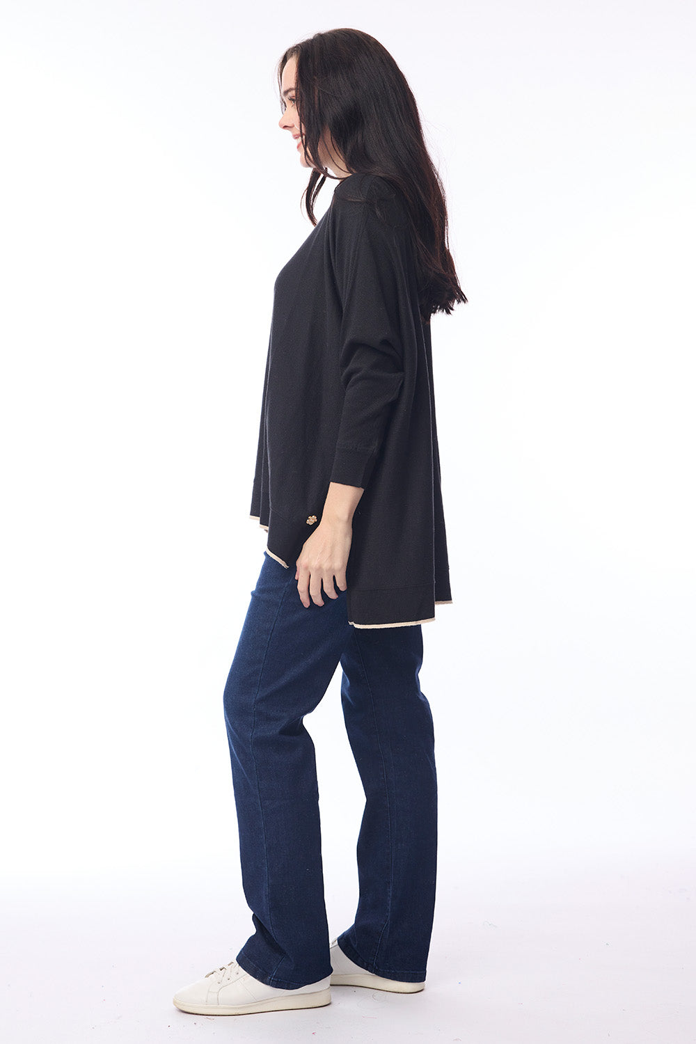 A model wearing the Knit Oversize Top in colour Black (Black), from the front, showing the whole outfit