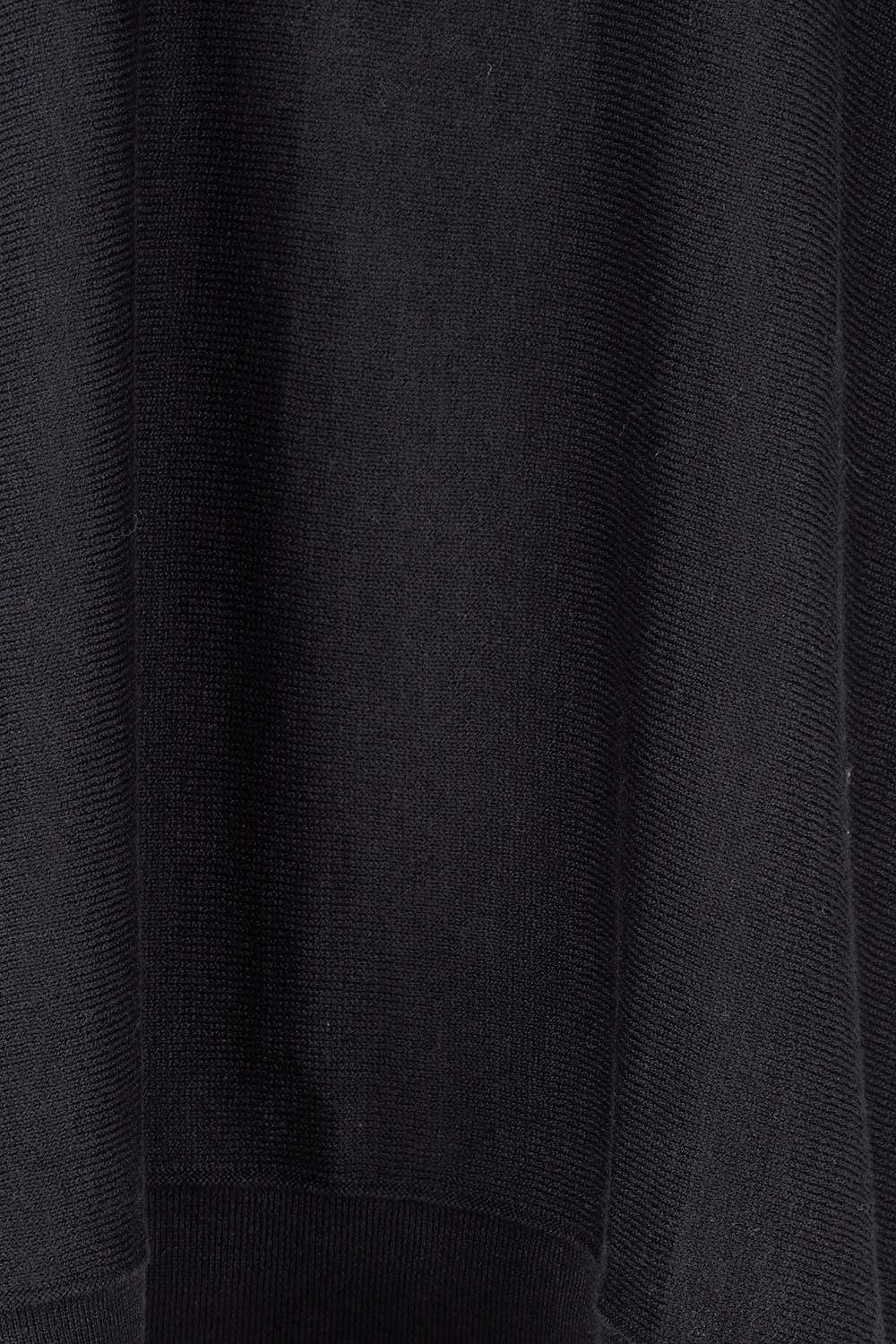 Product shot of the Knit Oversize Top in colour Black (Black), detail