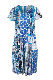 Product shot of the Easy Fit Cotton Dress – Print in colour Print, from the front