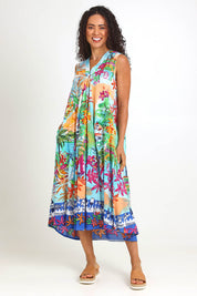 Model Pamelar wearing size 10 of the Sleeveless V Maxi Dress – Print in colour Print, from the front