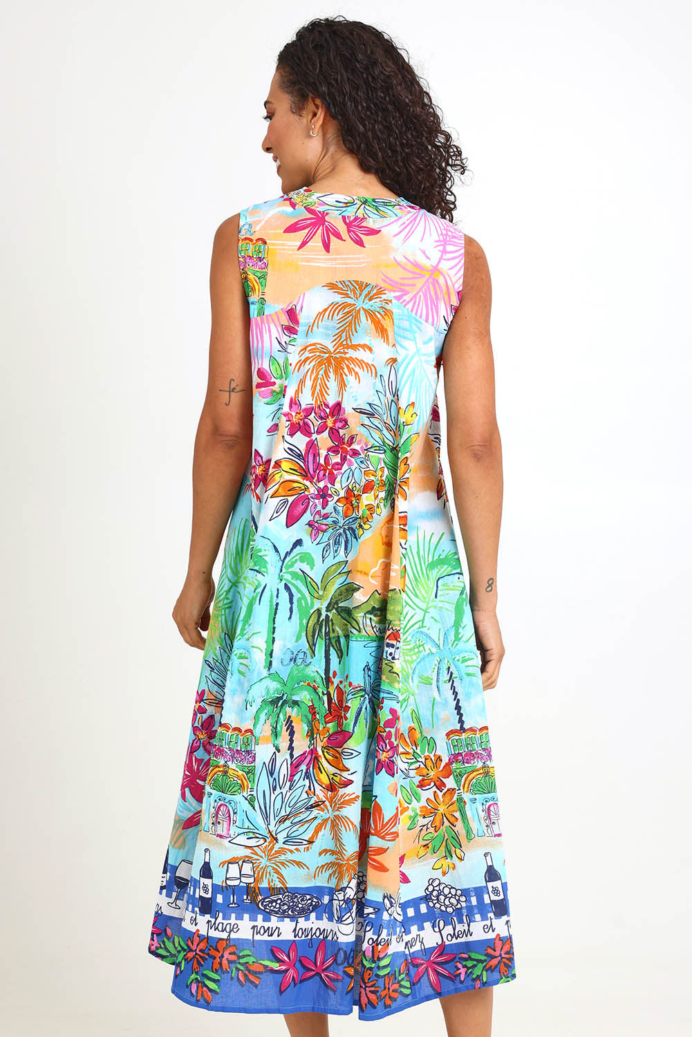 Model Pamelar wearing size 10 of the Sleeveless V Maxi Dress – Print in colour Print, from the front