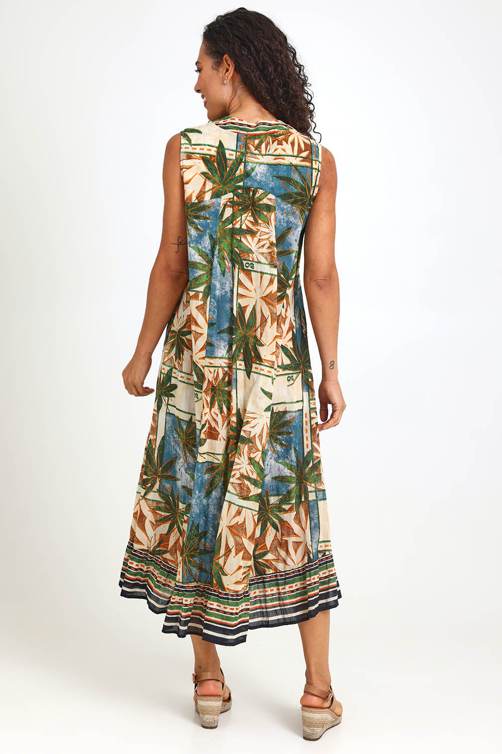 Model Pamelar wearing size 10 of the Sleeveless V  Maxi Dress – Print in colour Print, from the front