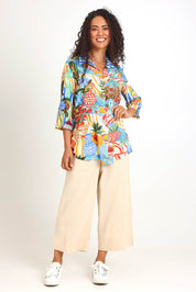 Model Pamelar wearing size 10 of the Collar Shirt – Picnic in colour Picnic, from the front