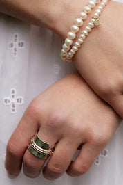 A model wearing the Wide Meditation Spinning Ring in colour Innerlight (Metallics), from the front, showing the whole outfit