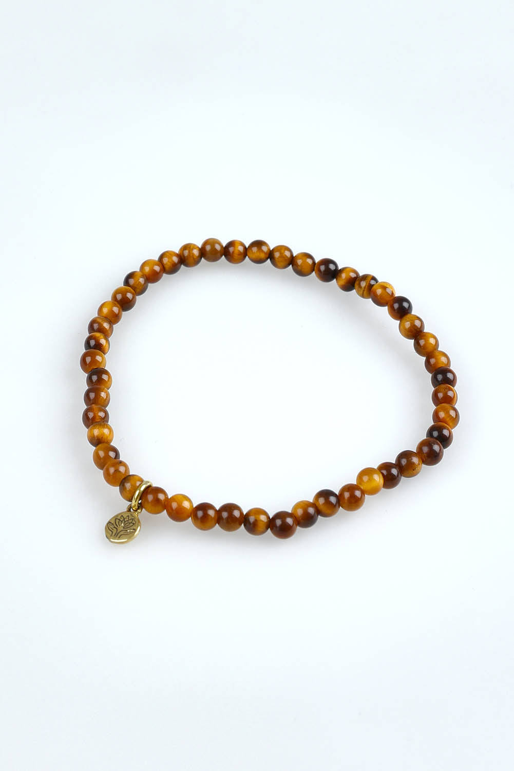 A model wearing the Healing Gem Bracelet in colour Luck, from the front, showing the whole outfit