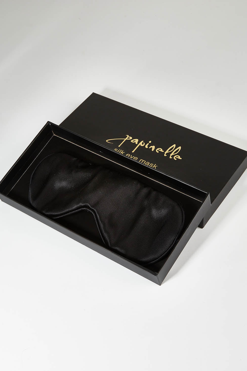 A model wearing size OneSize of the Audrey Boxed Silk Sleep Eye Mask in colour Black (Black), from the front, showing the whole outfit