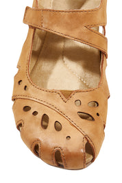 Product shot of the Amy Flat in colour Suntan, detail