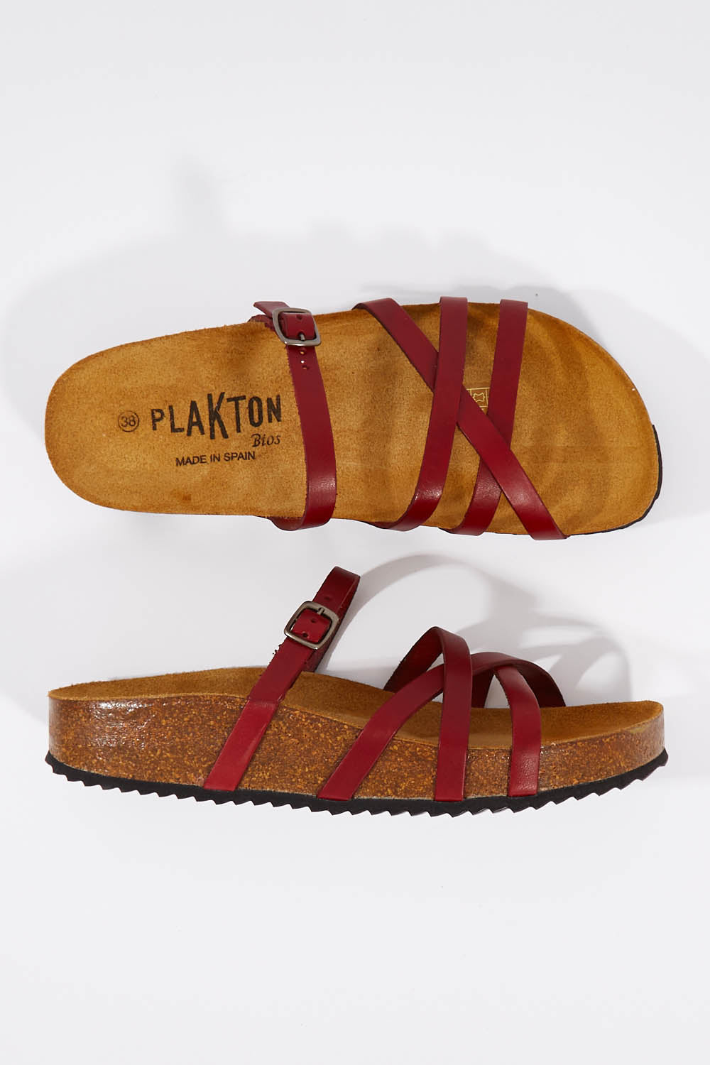 A model wearing size 36 of the Planta Sandal in colour Bayas (Red), from the front, showing the whole outfit