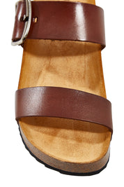 Product shot of the Leno Sandal in colour Leno, detail