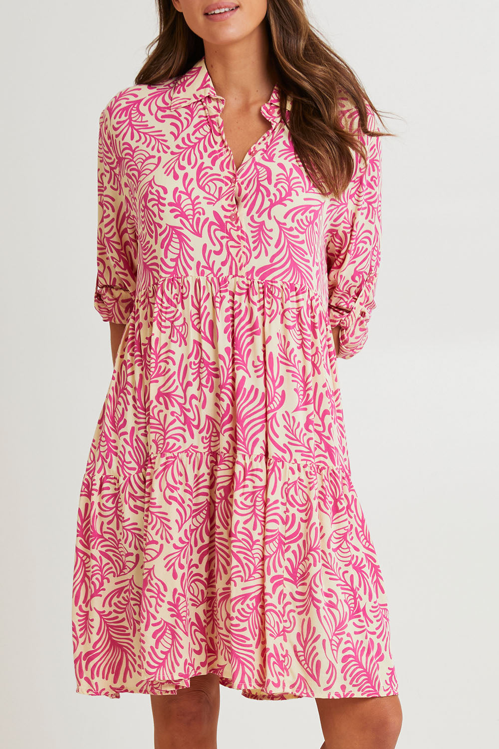 Model Madeline wearing size S of the Short Shirt Dress in colour Seafusc (Pink), from the front, cropped image