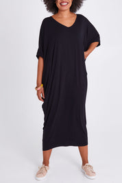 Model Olivia wearing size OneSize of the Maxi Miracle Dress in colour Black (Black), from the front, cropped image
