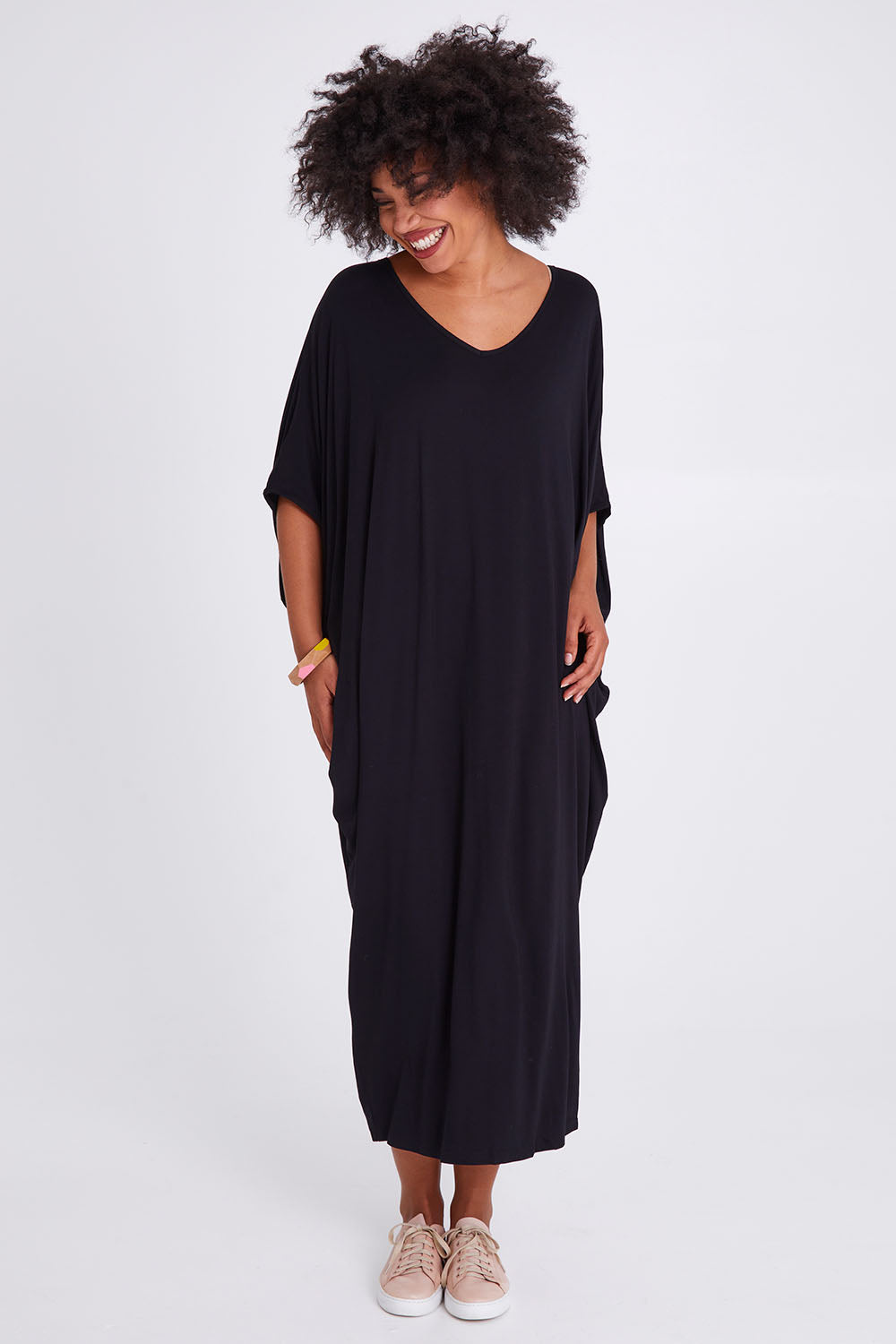 Model Olivia wearing size OneSize of the Maxi Miracle Dress in colour Black (Black), from the front, showing the whole outfit