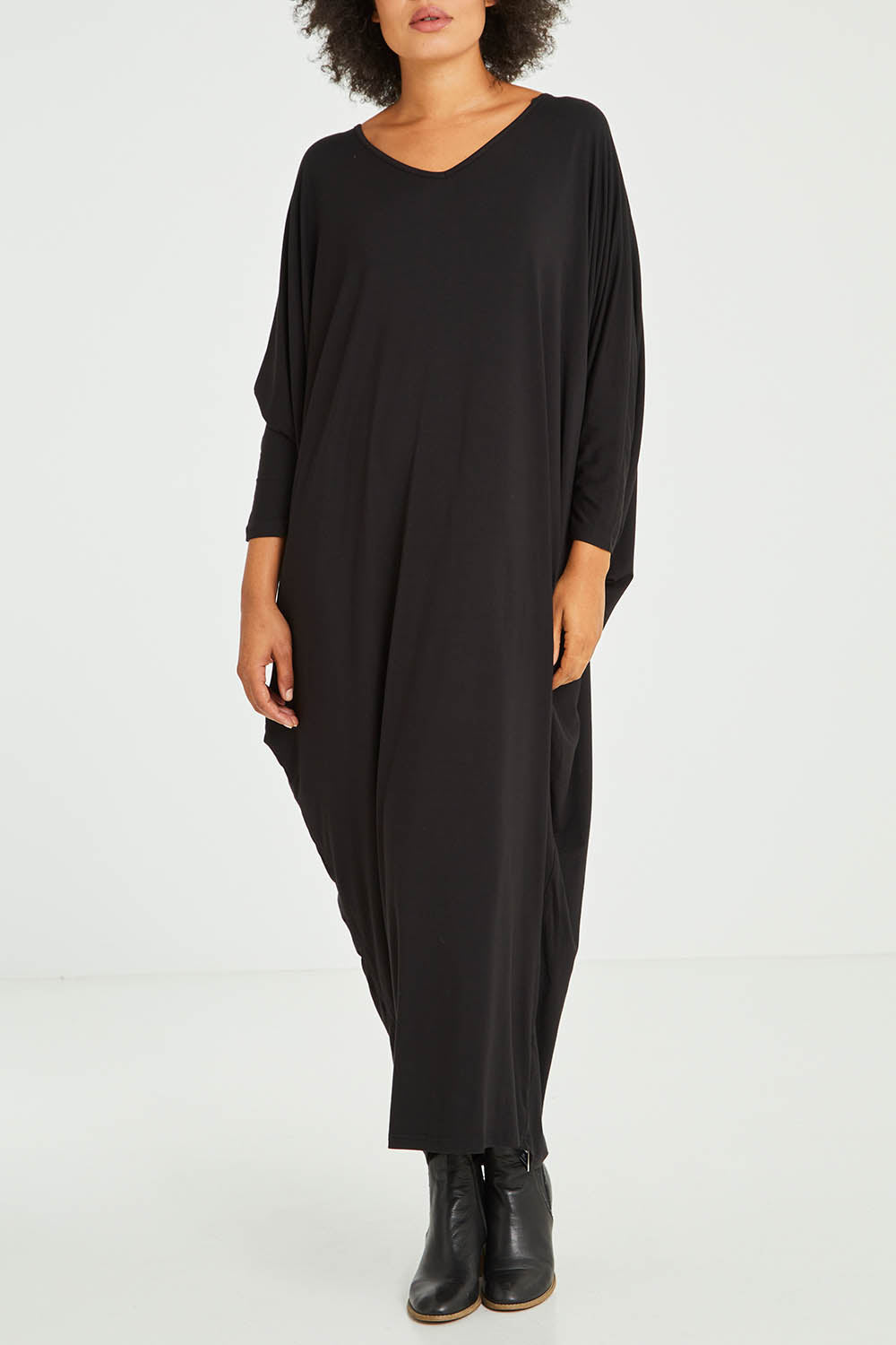 Model Olivia wearing size OneSize of the Long Sleeve Maxi Miracle Dress in colour Black (Black), from the front, cropped image