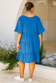 A model wearing the Chic Cotton Dress in colour Ultramarin (Blue), from the back
