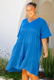 A model wearing the Chic Cotton Dress in colour Ultramarin (Blue), from the front, cropped image