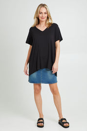 Model Grace wearing the Tin colourShirt S/S Top - Black (Black), from the front, showing the whole outfit