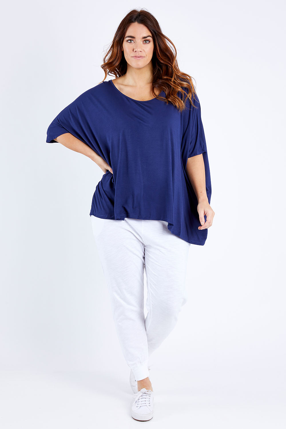 Model Laura wearing size OneSize of the Nice Top in colour Navy (Blue), from the front, showing the whole outfit