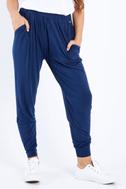 Model Larissa wearing size S of the Everyday Pant in colour Navy (Blue), from the front, cropped image