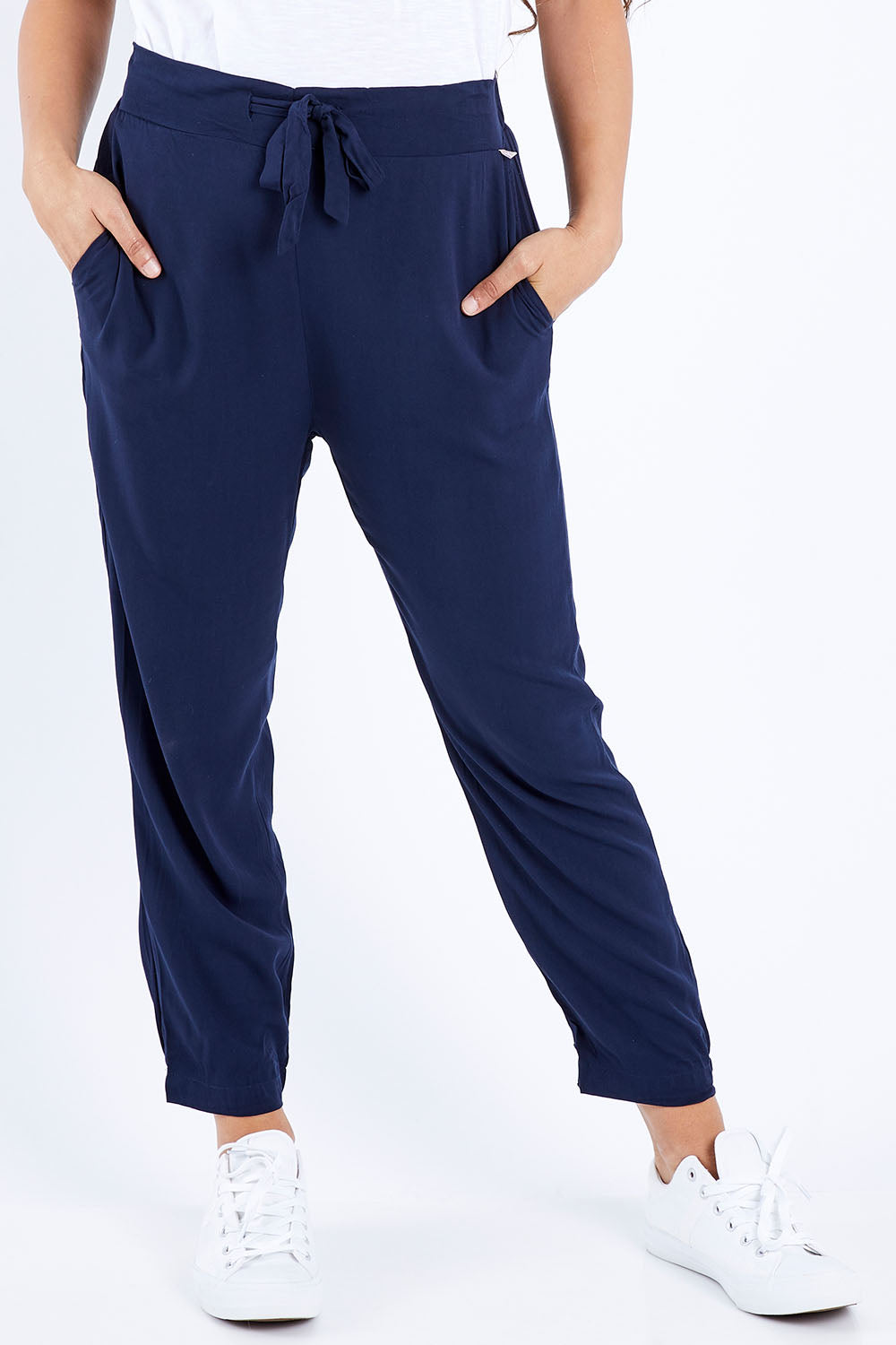 Model Larissa wearing size S of the Nice Pant in colour Navy (Blue), from the front, cropped image