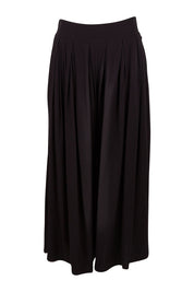 Product shot of the Ultimate Pant in colour Black (Black), from the front