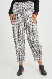Model Olivia wearing size S of the Archer Pant in colour Nightcheck (Blue), from the front, cropped image