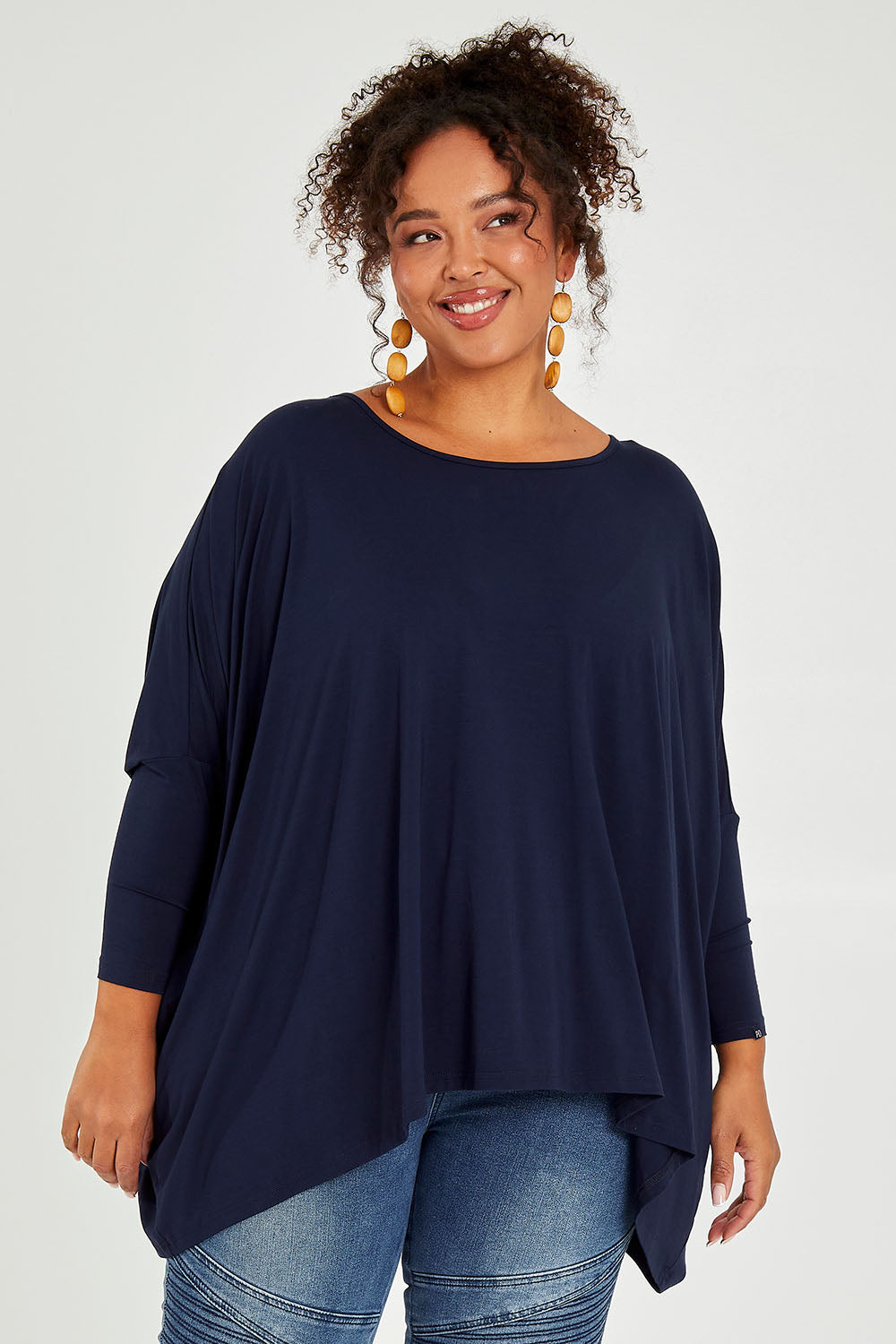 Model Alexis wearing size OneSize of the Long Sleeve Essential Top in colour Navy (Blue), from the front, cropped image