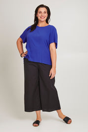 Model Poppy wearing size 16 of the Sangria Top in colour Decoblue (Blue), from the front, showing the whole outfit