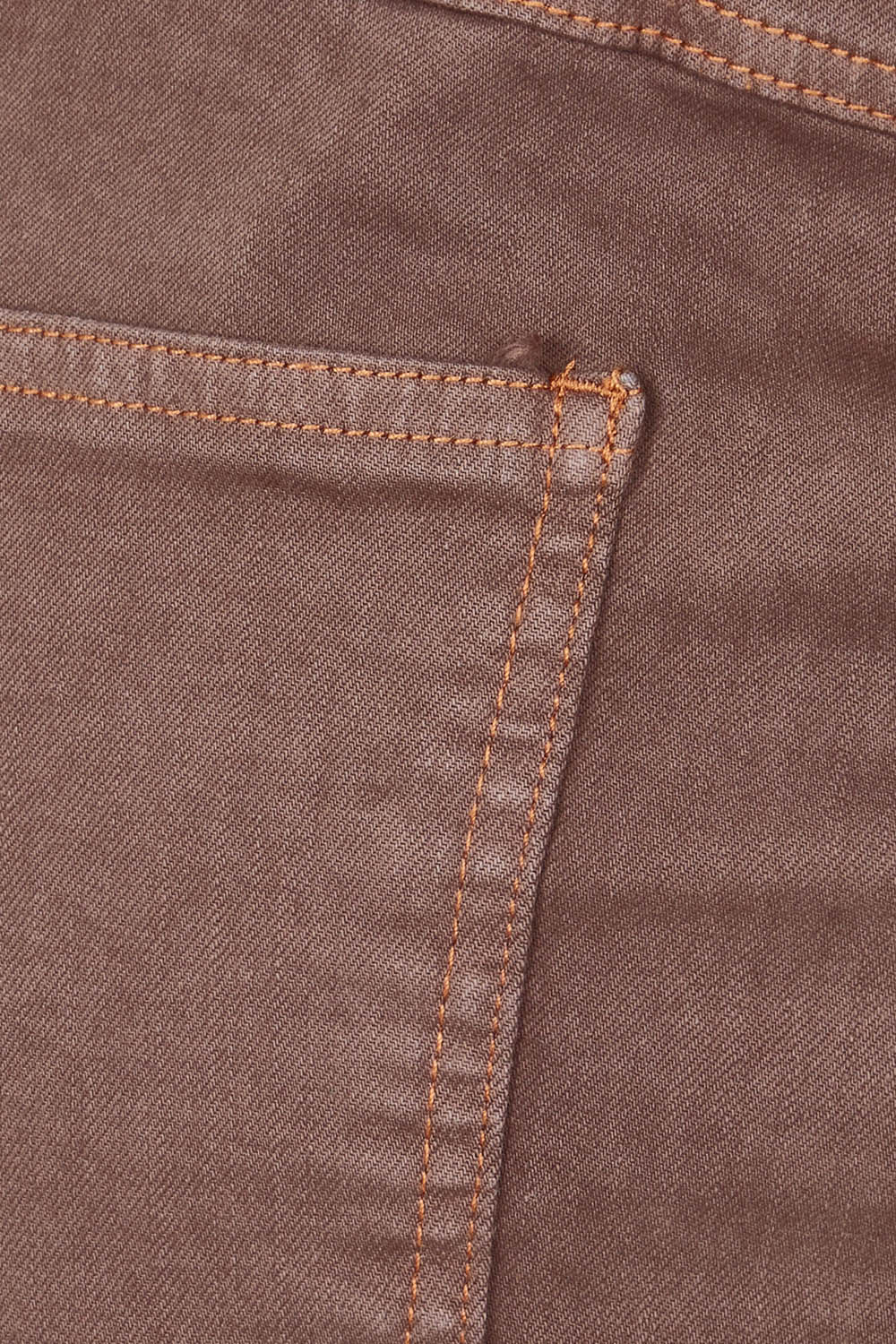 Product shot of the Fleur Bootleg Jean in colour Coco, detail