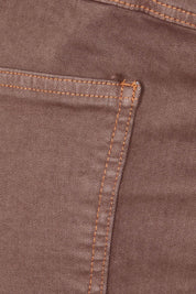 Product shot of the Fleur Bootleg Jean in colour Coco, detail