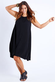 Model Laura wearing size 14 of The Essential Shift Dress in colour Black (Black), from the front, showing the whole outfit