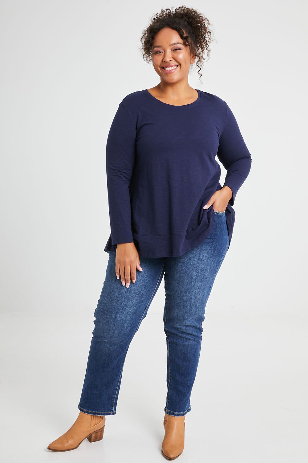 Model Alexis wearing size 16 of The Boyfriend Jean in colour Mediumblue (Blue), from the front, showing the whole outfit