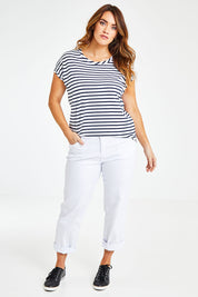 Model Laura wearing size 14 of The Boyfriend Jean in colour White (White), from the front, showing the whole outfit