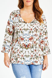 Model Laura wearing size 14 of The V Neck Printed Top in colour Peachprint (White), from the front, cropped image