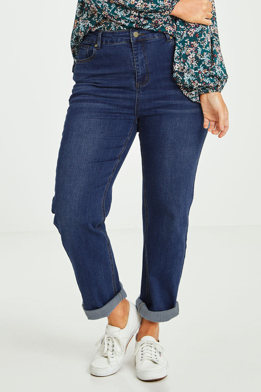 Model Laura wearing size 14 of the Preloved The Keepers Highwaisted Straight Jean in colour Darkdenim (Blue), from the front, cropped image