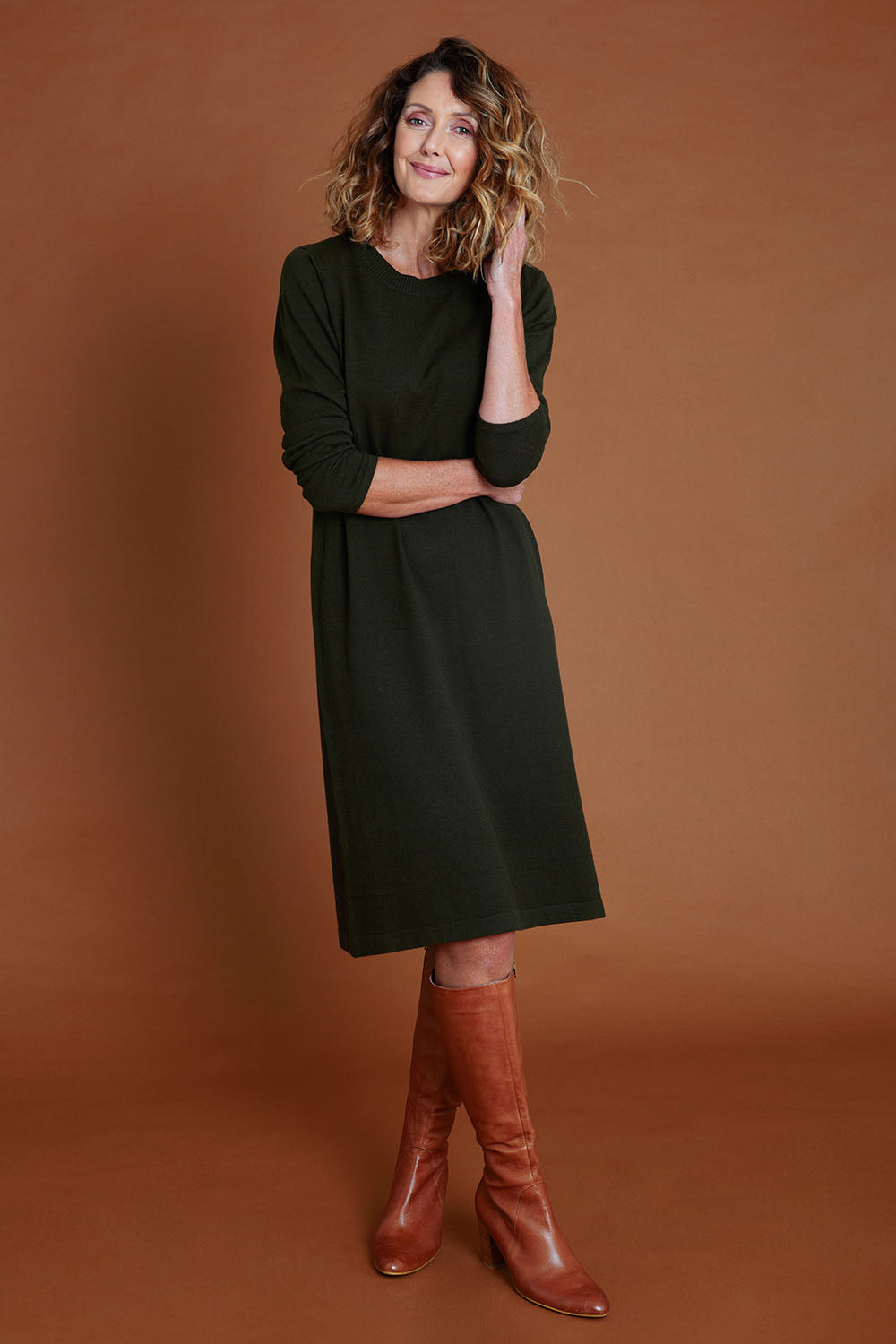 Model Emma wearing size S of The Everyday Knit Midi Dress in colour Deepkhaki (Green), from the front, showing the whole outfit