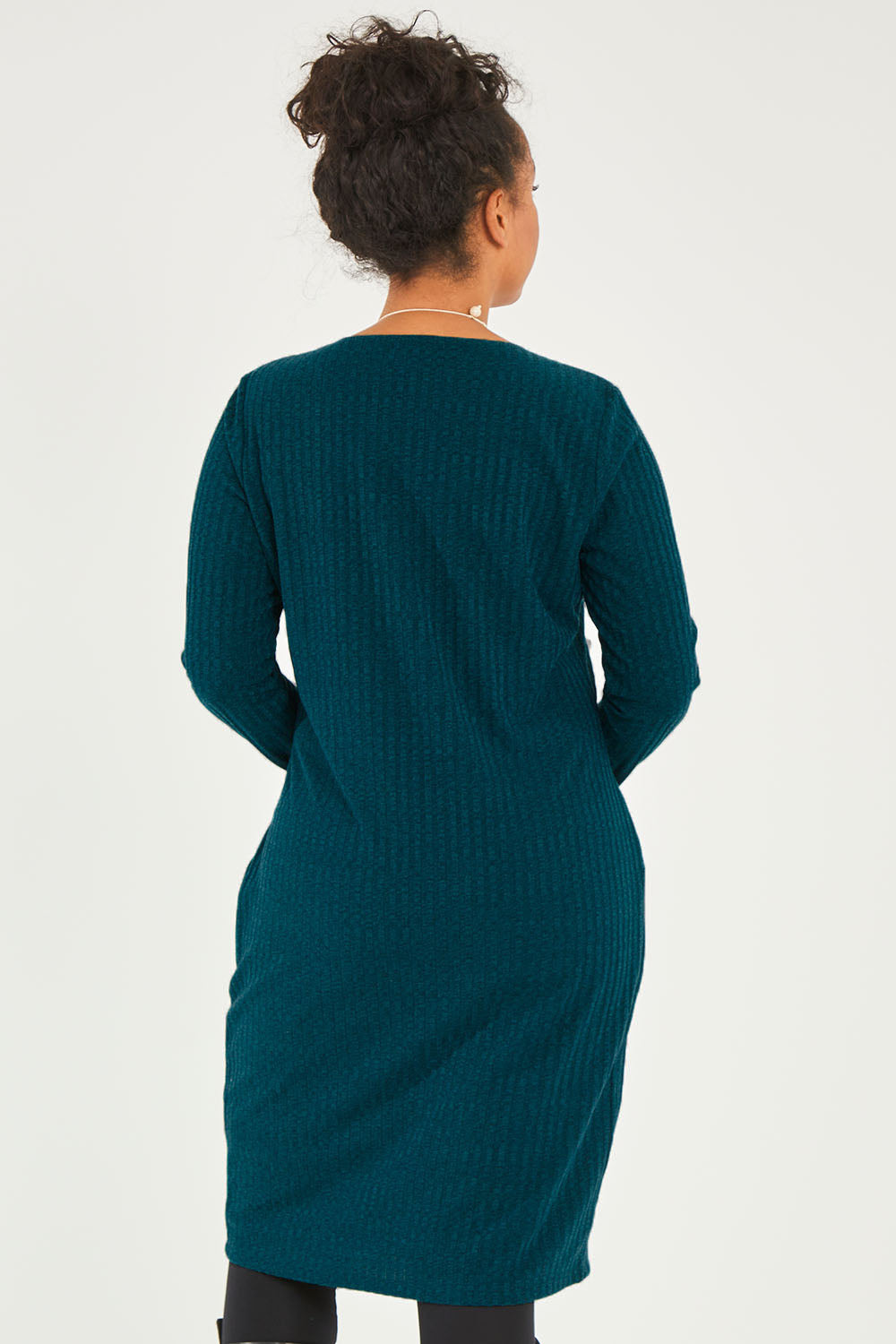 Model Noli wearing size 14 of the Preloved The Textured Knit Lined Dress in colour Petrol (Blue), from the back